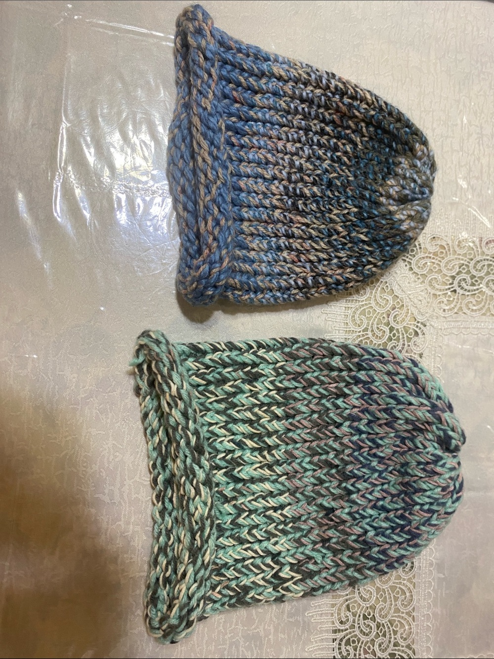 Handcrafted Two-Tone Knit Beanie Hat - Blue/Teal 1-3$/ 2*5$